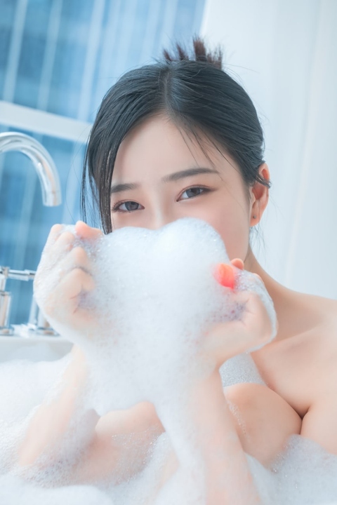 年年 NO.001 爱心泡泡.PNG
